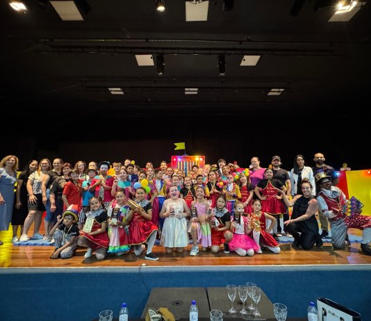 4ª Mostra de Palhaço Circo Zuriel encanta público no Teatro Municipal