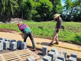 Seguem as obras de construção de calçadas em Planalto do Oeste