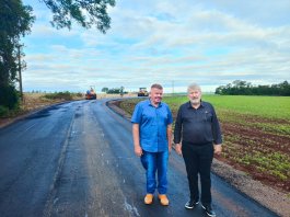 Último trecho de asfalto está sendo concluído na Linha Brasil