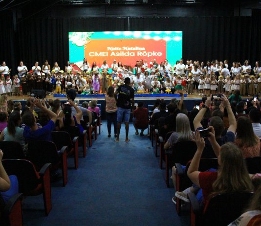 CMEI Asilda Röpke apresenta “Natal Brasileiro – O Musical”