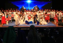 Noite Natalina do Projeto Viver encanta público no Teatro Municipal