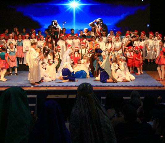 Noite Natalina do Projeto Viver encanta público no Teatro Municipal