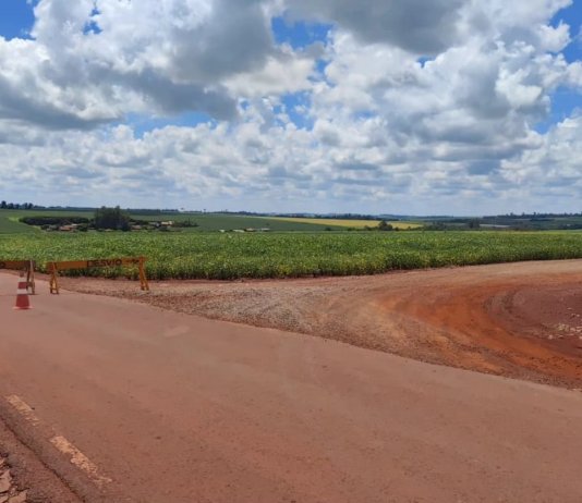 Ponte próxima ao distrito de Vila Cristal é interditada após parte ceder