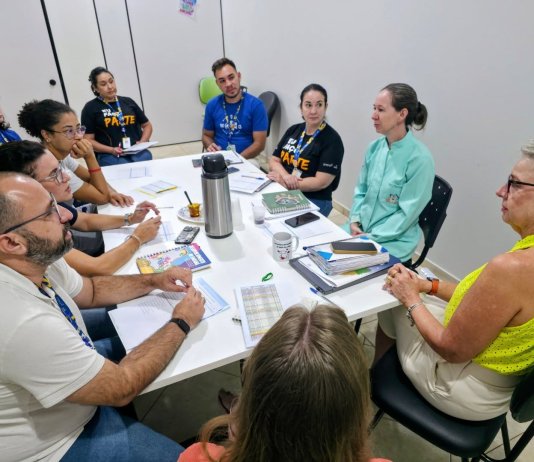Reunião define últimos detalhes para início dos atendimentos da Unidade Móvel OdontoSesc