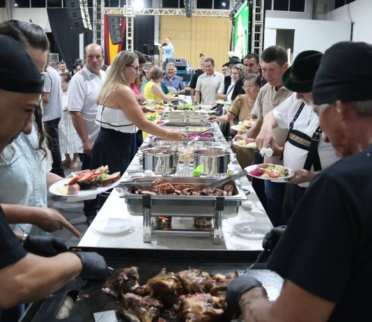 Noite de tradição e sabor marca sucesso do 34º Jantar Típico Alemão