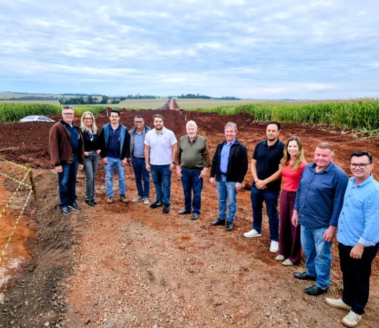 Deputado federal Felipe Francischini visita Nova Santa Rosa e acompanha obra na Linha Jundiaí