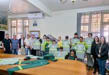 Ascarosa é contemplada com kits de uniformes para fortalecer atividades de reciclagem