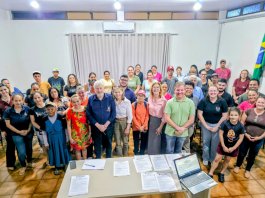 Futuros moradores das 30 casas populares participam de reunião de orientação em Nova Santa Rosa