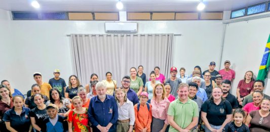 Futuros moradores das 30 casas populares participam de reunião de orientação em Nova Santa Rosa