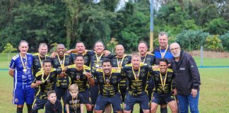 Nova Santa Rosa conquista título da fase macrorregional do Paraná Bom de Bola no Sub-40